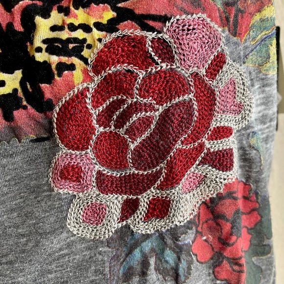 NWT Lucky Brand grey embroidered tiger floral short sleeve t-shirt Size Small - Picture 3 of 10